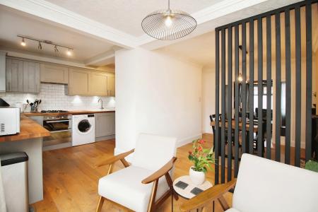 3 bedroom Semi-detached house for sale in Barkby Road, Syston, LE7