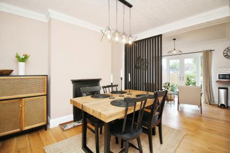 3 bedroom Semi-detached house for sale in Barkby Road, Syston, LE7