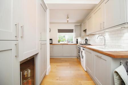 3 bedroom Semi-detached house for sale in Barkby Road, Syston, LE7