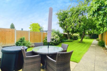 3 bedroom Semi-detached house for sale in Barkby Road, Syston, LE7