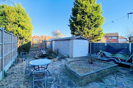 3 bedroom Semi-detached house for sale in Barkby Road, Syston, LE7