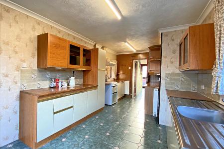 3 bedroom Semi-detached house for sale in Barkby Road, Syston, LE7