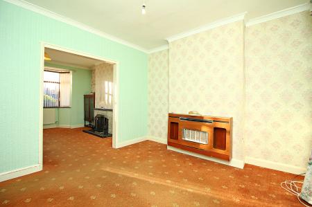 3 bedroom Semi-detached house for sale in Barkby Road, Syston, LE7