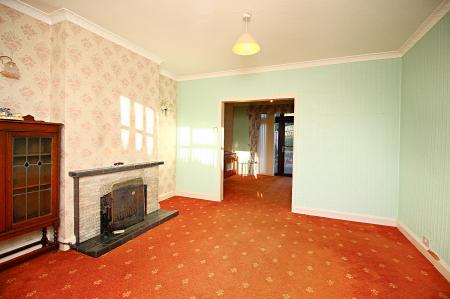 3 bedroom Semi-detached house for sale in Barkby Road, Syston, LE7