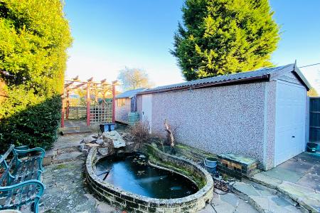 3 bedroom Semi-detached house for sale in Barkby Road, Syston, LE7