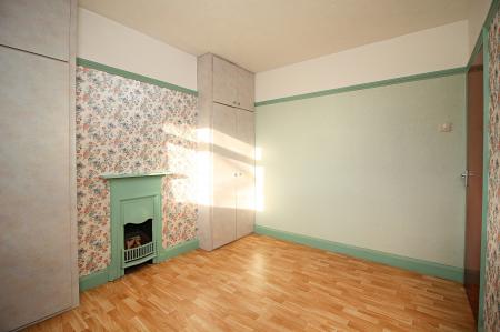 3 bedroom Semi-detached house for sale in Barkby Road, Syston, LE7