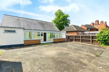 4 bedroom Detached bungalow for sale in Barkby Road, Syston, LE7