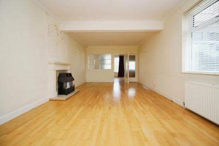 4 bedroom Detached bungalow for sale in Barkby Road, Syston, LE7