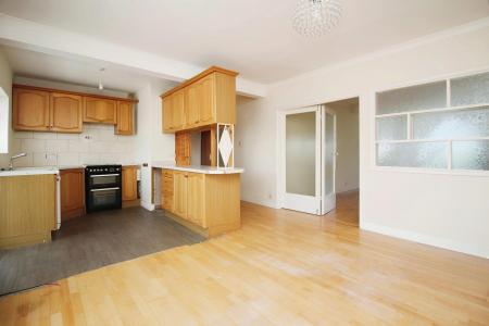 4 bedroom Detached bungalow for sale in Barkby Road, Syston, LE7