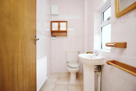 4 bedroom Detached bungalow for sale in Barkby Road, Syston, LE7