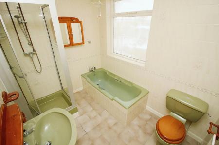 4 bedroom Detached bungalow for sale in Barkby Road, Syston, LE7