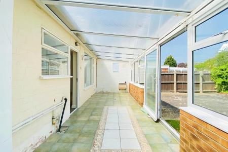 4 bedroom Detached bungalow for sale in Barkby Road, Syston, LE7