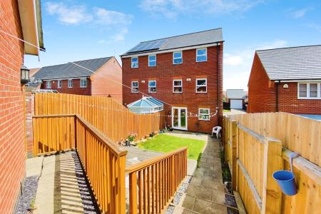 4 bedroom Semi-detached house for sale in Becks Close, Birstall, LE4