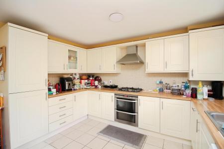 4 bedroom Semi-detached house for sale in Becks Close, Birstall, LE4