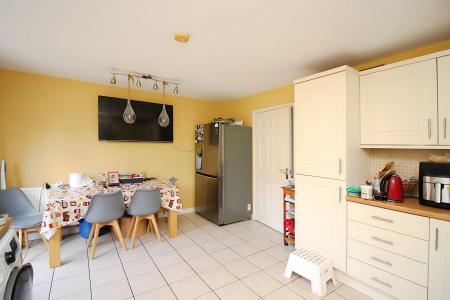 4 bedroom Semi-detached house for sale in Becks Close, Birstall, LE4