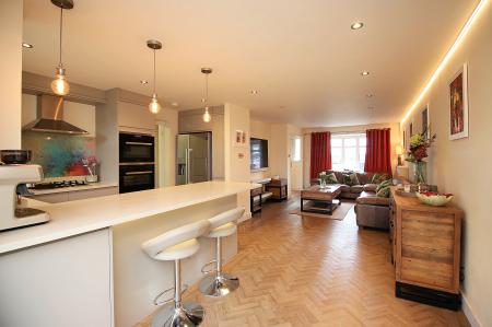 3 bedroom Detached house for sale in Beechwood Avenue, Queniborough, LE7