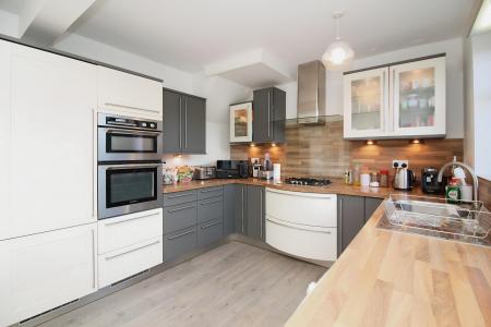 3 bedroom Semi-detached house for sale in Belvoir Drive, Syston, LE7