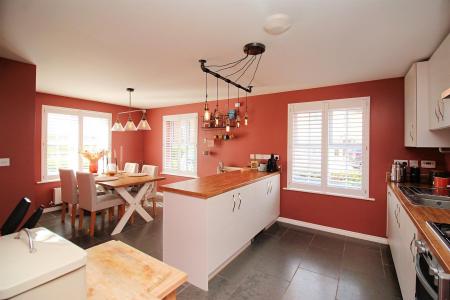 4 bedroom Detached house for sale in Blackfriars Road, Syston, LE7