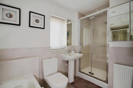 4 bedroom Detached house for sale in Boonton Meadows Way, Queniborough, LE7