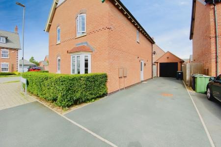 4 bedroom Detached house for sale in Boonton Meadows Way, Queniborough, LE7