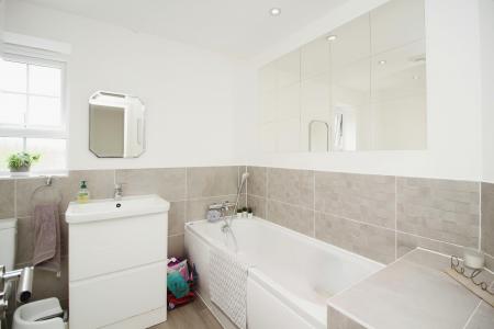 4 bedroom Detached house for sale in Boonton Meadows Way, Queniborough, LE7