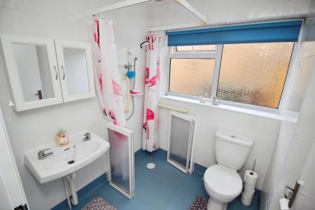 2 bedroom Semi-detached bungalow for sale in Bracken Dale, East Goscote, LE7