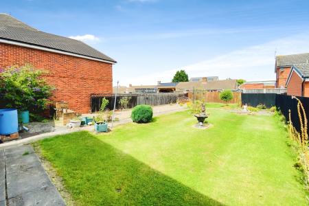 3 bedroom Semi-detached house for sale in Bradgate Avenue, Thurmaston, LE4