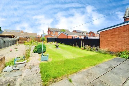 3 bedroom Semi-detached house for sale in Bradgate Avenue, Thurmaston, LE4