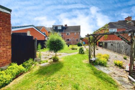 3 bedroom Semi-detached house for sale in Bradgate Avenue, Thurmaston, LE4