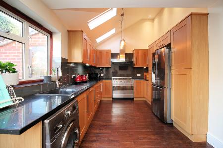 4 bedroom Detached bungalow for sale in Bramber Close, Thurmaston, LE4