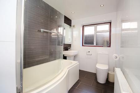 4 bedroom Detached bungalow for sale in Bramber Close, Thurmaston, LE4