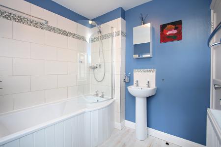 3 bedroom Terraced House for sale in Brighton Avenue, Syston, LE7