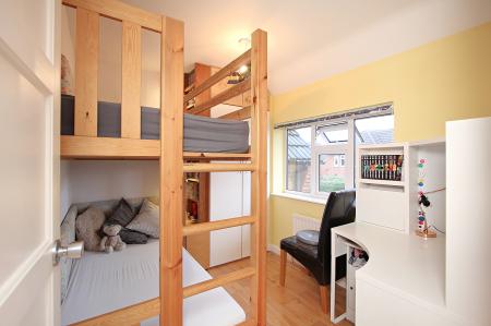 3 bedroom Terraced House for sale in Brighton Avenue, Syston, LE7