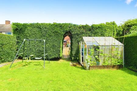 4 bedroom End of terrace house for sale in Brighton Avenue, Syston, LE7