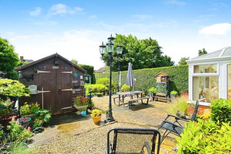 4 bedroom End of terrace house for sale in Brighton Avenue, Syston, LE7