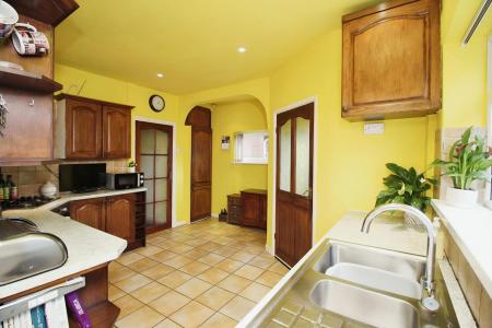 4 bedroom End of terrace house for sale in Brighton Avenue, Syston, LE7