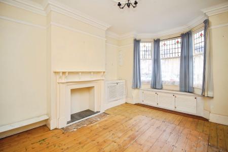 4 bedroom Terraced House for sale in Broad Street, Syston, LE7