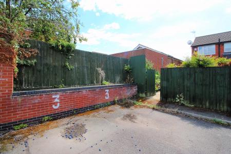 3 bedroom Semi-detached house for sale in Broadway, Syston, LE7