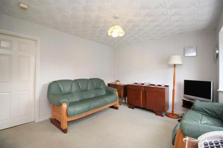 3 bedroom Semi-detached house for sale in Broadway, Syston, LE7