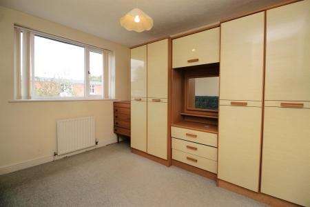 3 bedroom Semi-detached house for sale in Broadway, Syston, LE7