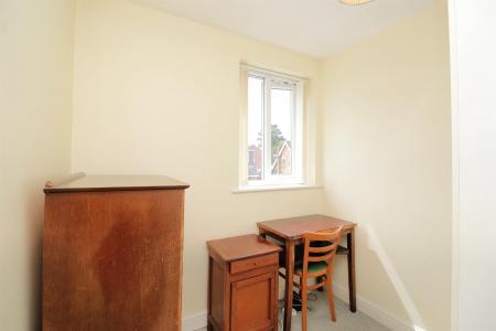 3 bedroom Semi-detached house for sale in Broadway, Syston, LE7