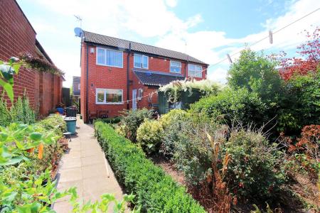 3 bedroom Semi-detached house for sale in Broadway, Syston, LE7