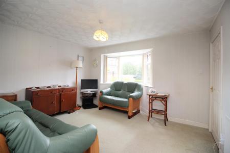 3 bedroom Semi-detached house for sale in Broadway, Syston, LE7