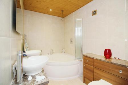 4 bedroom Detached house for sale in Broome Lane, East Goscote, LE7