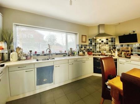 4 bedroom Detached house for sale in Broome Lane, East Goscote, LE7