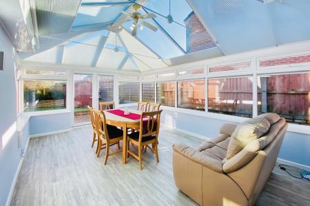 2 bedroom Detached bungalow for sale in Modern Detached Bungalow in Syston!