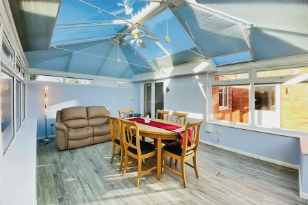 2 bedroom Detached bungalow for sale in Modern Detached Bungalow in Syston!