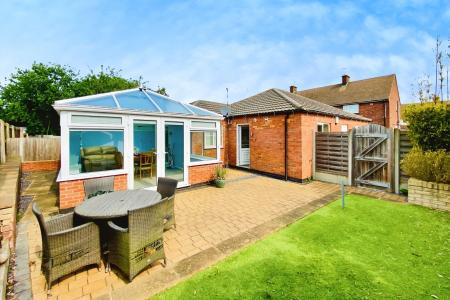 2 bedroom Detached bungalow for sale in Modern Detached Bungalow in Syston!