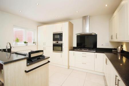 4 bedroom Detached house for sale in Carnaby Close, Hamilton, Leicester, LE5