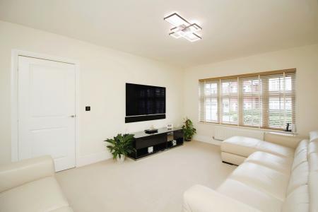 4 bedroom Detached house for sale in Carnaby Close, Hamilton, Leicester, LE5